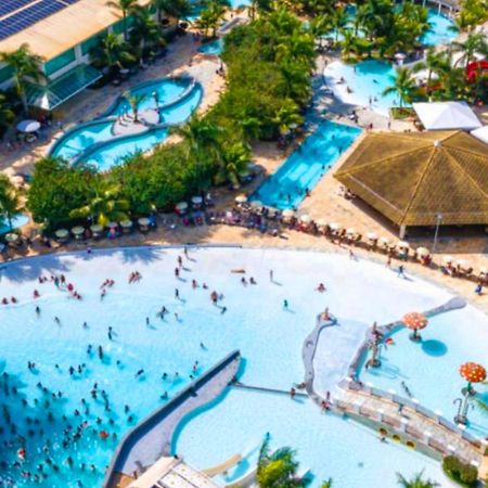 Apto Completo Com Parque Aquatico 24 Horas Lacqua Diroma Калдас-Новас Экстерьер фото