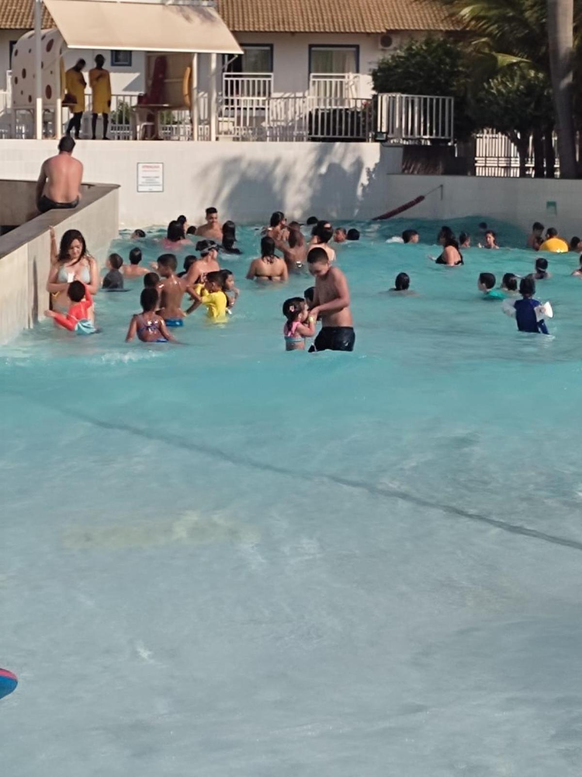 Apto Completo Com Parque Aquatico 24 Horas Lacqua Diroma Калдас-Новас Экстерьер фото